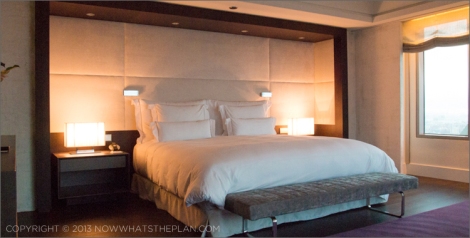 Hotel Arts Barcelona: Arts Suite's bedroom: Lush and plush with texture and comfort